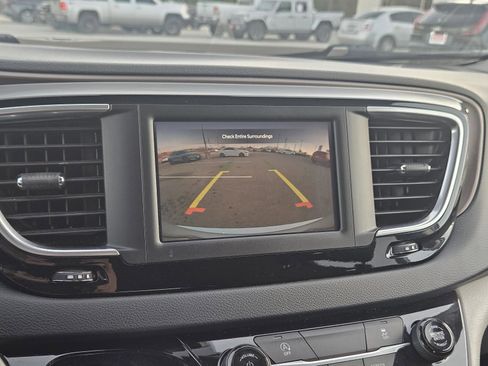 Used 2023 Chrysler Voyager LX image 20