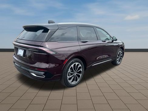 Used 2024 Lincoln Nautilus Reserve w/ Equipment Group 202A AWD/4WD image 7