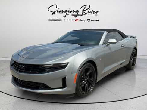 Used 2024 Chevrolet Camaro LT w/ Technology Package RWD image 3