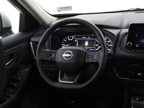 Used 2025 Nissan Rogue SV AWD/4WD image 14