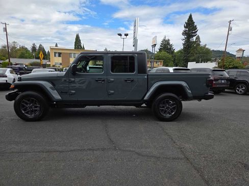 New 2026 Jeep Gladiator Sport AWD/4WD image 11
