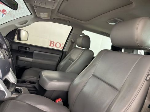 Used 2016 Toyota Sequoia SR5 RWD image 11