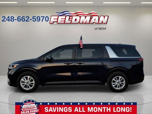 Used 2023 Kia Carnival LX image 2