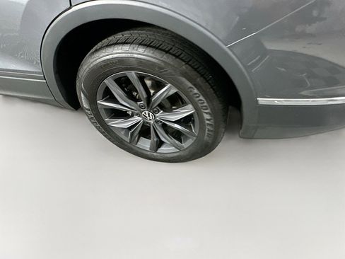 Used 2022 Volkswagen Tiguan SE image 11