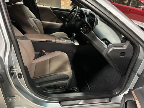 Used 2022 Lexus ES 300h w/ Premium Package image 47