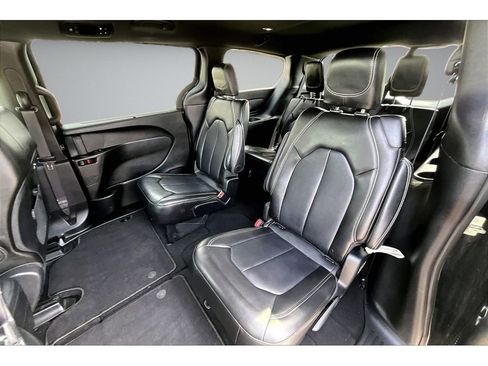 Certified 2025 Chrysler Pacifica Select image 22