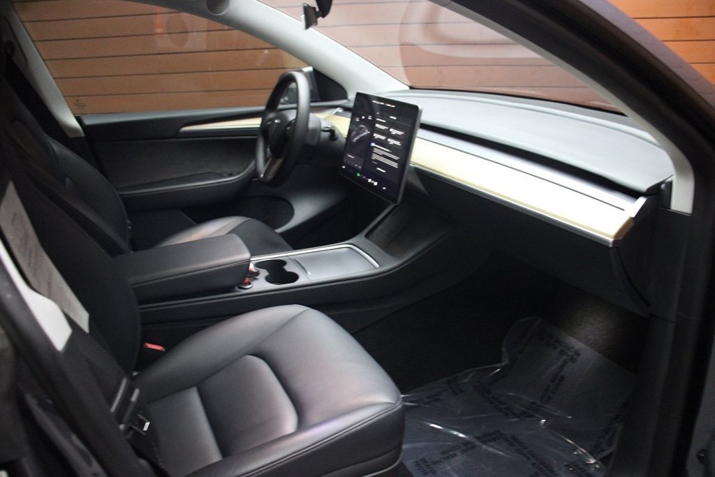 Used 2023 Tesla Model Y Long Range AWD/4WD image 30