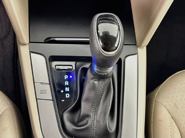 Used 2018 Hyundai Elantra SEL FWD image 17