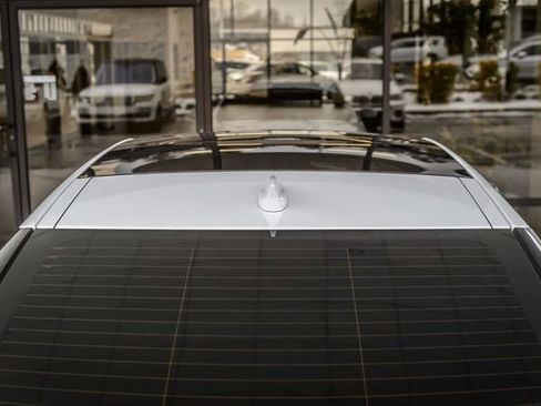 Used 2016 Jaguar XJ L Portfolio image 10