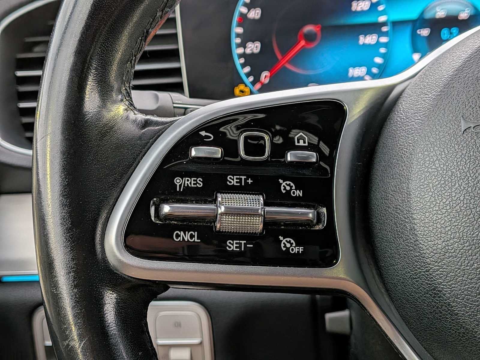 Used 2020 Mercedes-Benz GLE 350 4MATIC image 22