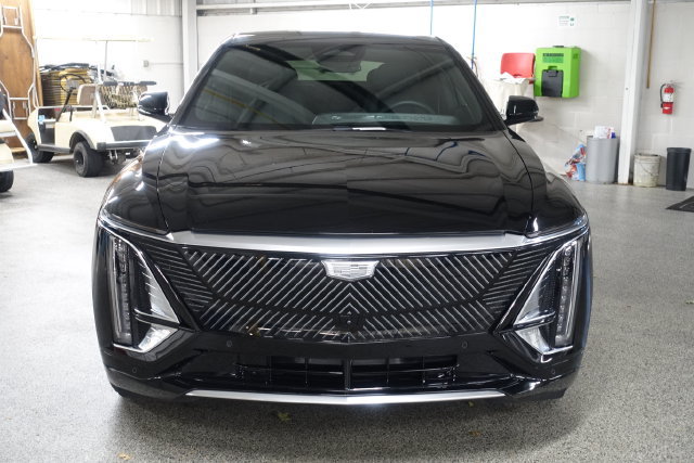Used 2025 Cadillac Lyriq Luxury w/ LPO, Floor Liner Package AWD/4WD image 2