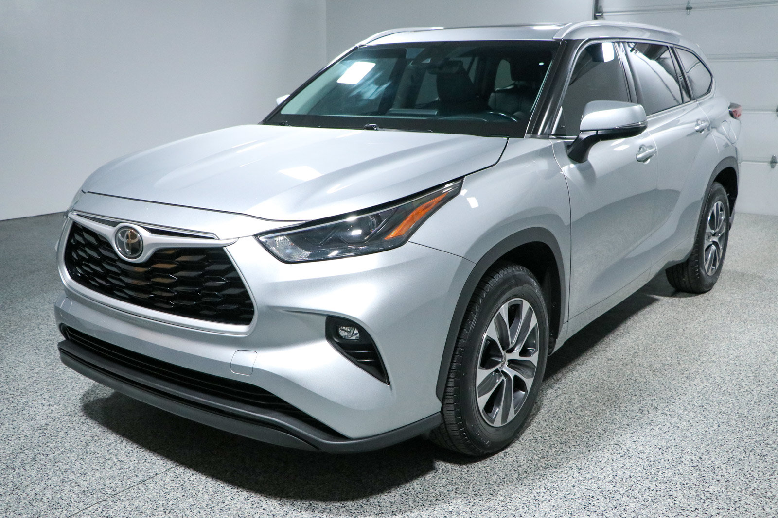 Used 2022 Toyota Highlander XLE FWD image 34