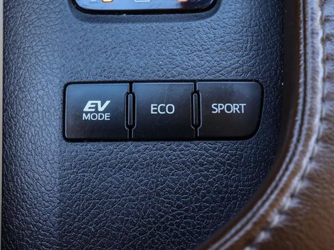 Used 2016 Toyota Avalon Limited image 35