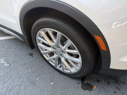 Used 2021 Cadillac XT4 Premium Luxury FWD image 11