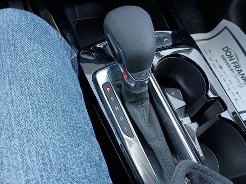 Used 2025 Chevrolet Trax LT w/ LT Convenience Package image 26