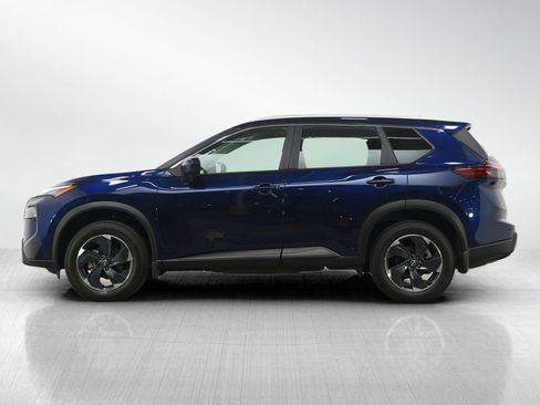 Used 2024 Nissan Rogue SV w/ SV Premium Package image 2