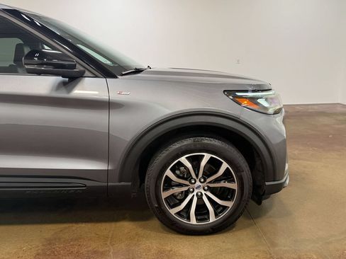 Used 2025 Ford Explorer ST-Line AWD/4WD image 29