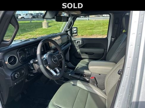 Used 2024 Jeep Wrangler High Altitude AWD/4WD image 8