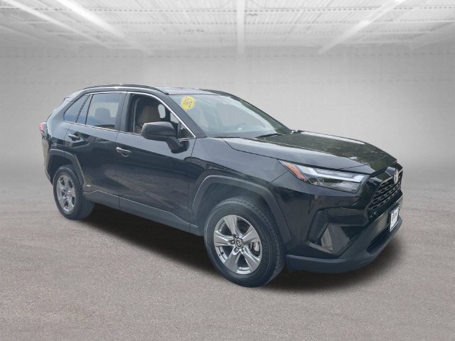 Used 2025 Toyota RAV4 LE AWD/4WD image 4