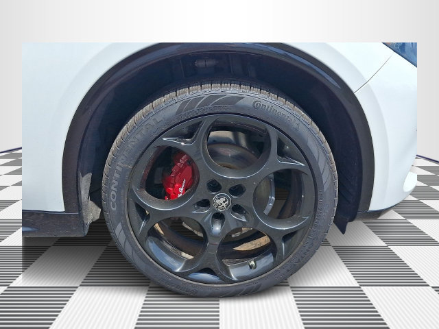 New 2025 Alfa Romeo Stelvio Sprint AWD/4WD image 7