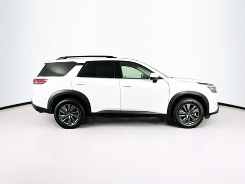 Used 2025 Nissan Pathfinder SV image 10