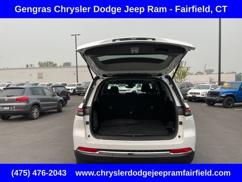Certified 2023 Jeep Grand Cherokee Laredo X AWD/4WD image 29