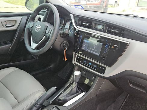 Used 2017 Toyota Corolla LE FWD image 29