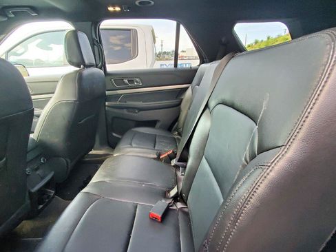 Used 2018 Ford Explorer XLT w/ Equipment Group 202A AWD/4WD image 5