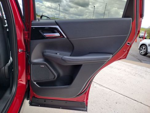 New 2026 Mitsubishi Outlander LE AWD/4WD image 31