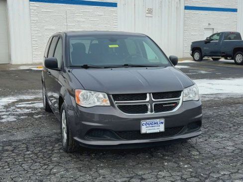 Used 2020 Dodge Grand Caravan SE w/ UConnect Hands-Free Group image 3