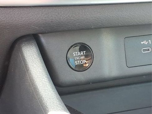 Used 2025 Nissan Rogue SV FWD image 11