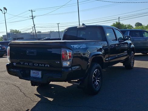 Used 2022 Toyota Tacoma TRD Sport w/ TRD Premium Sport Package AWD/4WD image 4