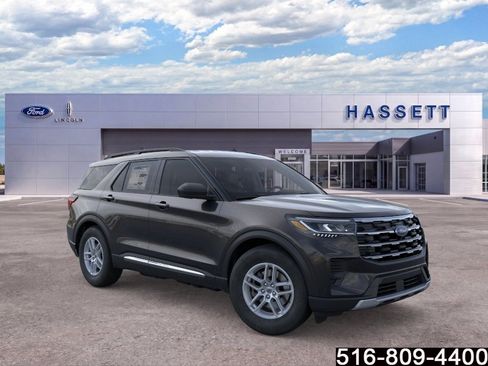 Used 2025 Ford Explorer Active AWD/4WD image 8