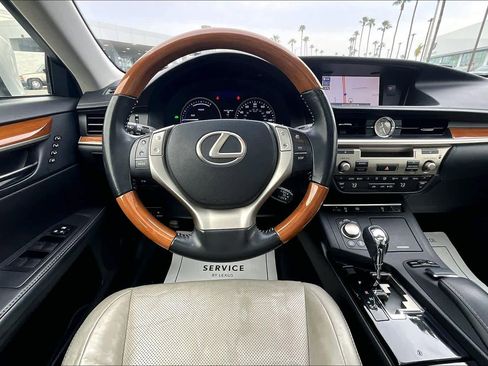Used 2013 Lexus ES 300h image 5