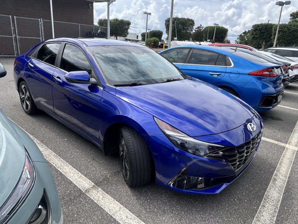 Used 2023 Hyundai Elantra Limited FWD image 2
