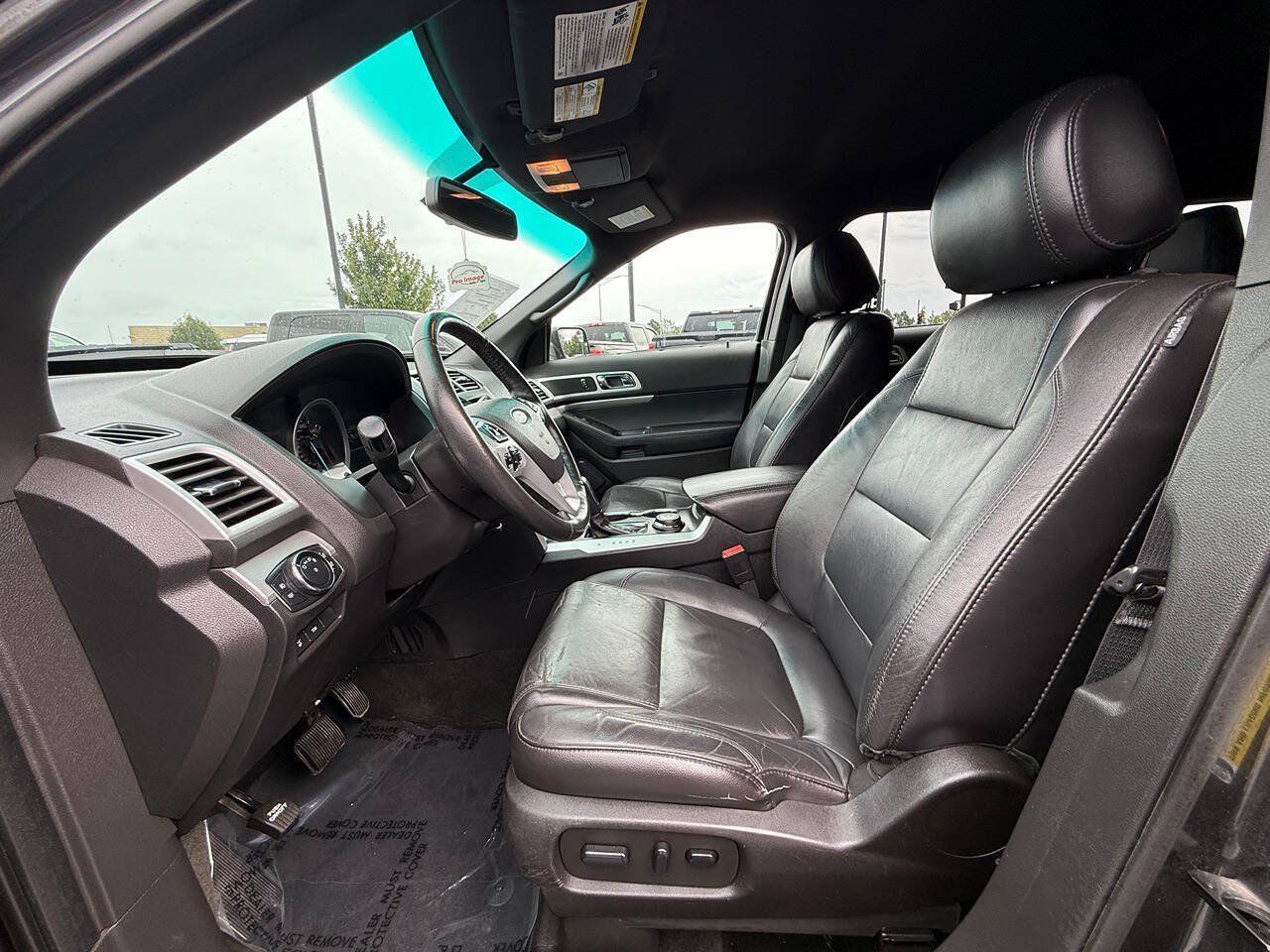 Used 2015 Ford Explorer XLT w/ Equipment Group 202B AWD/4WD image 16