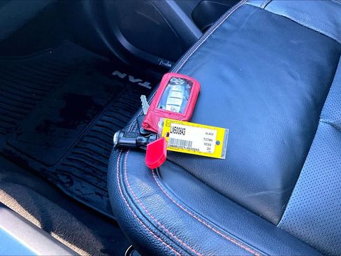 Used 2020 Nissan Titan PRO-4X w/ Pro-4x Convenience Package image 13