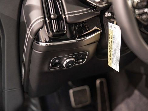 New 2026 Aston Martin DBX 707 image 22