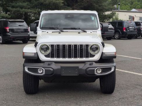 Used 2025 Jeep Wrangler Unlimited Sahara AWD/4WD image 2
