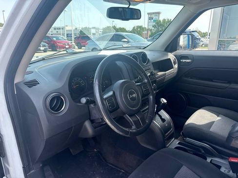 Used 2014 Jeep Patriot Latitude AWD/4WD image 10