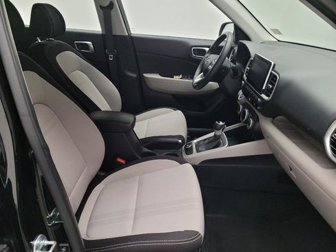 Used 2025 Hyundai Venue SEL image 21