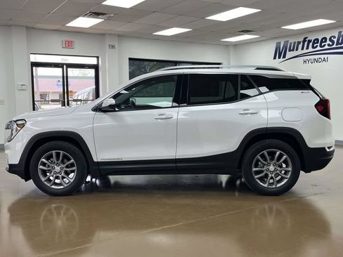 Used 2023 GMC Terrain SLT w/ LPO, Floor Liner Package FWD image 9