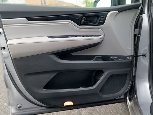 Used 2023 Honda Odyssey Touring image 17