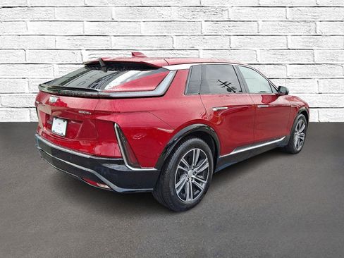 Certified 2024 Cadillac Lyriq Luxury AWD/4WD image 6