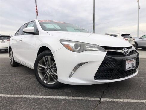 Used 2016 Toyota Camry image 1