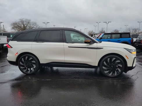 Certified 2024 Lincoln Nautilus Reserve w/ Equipment Group 202A image 3