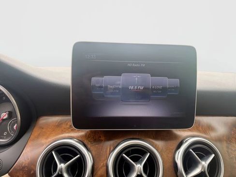 Used 2018 Mercedes-Benz GLA 250 4MATIC image 18