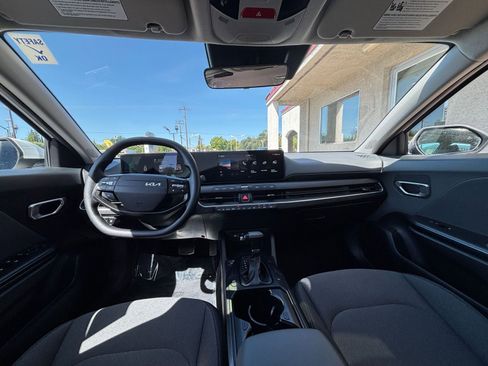 Used 2025 Kia K4 LXS image 32