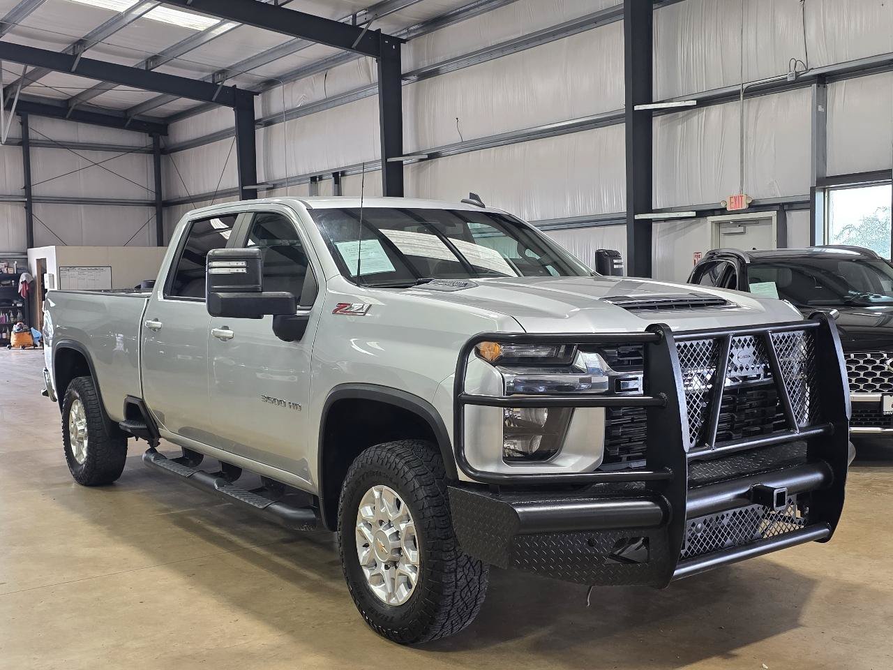 Used 2022 Chevrolet Silverado 3500 LT w/ Convenience Package AWD/4WD image 3