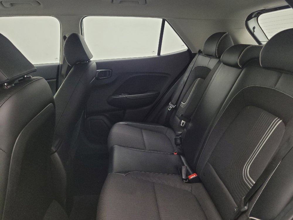 Used 2023 Hyundai Venue Limited FWD image 18